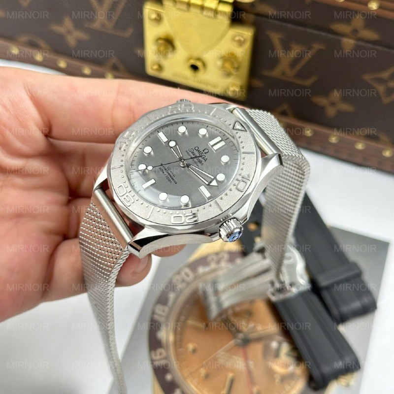 Dong-Ho-Omega-Seamaster-Diver-300m-Replica-11-Mau-Xam-Xuong-VS-42mm-4-1024x1024.jpg