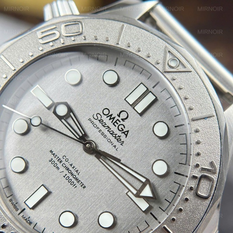 Dong-Ho-Omega-Seamaster-Diver-300m-Replica-11-Mau-Xam-Xuong-VS-42mm-7-1024x1024.jpg