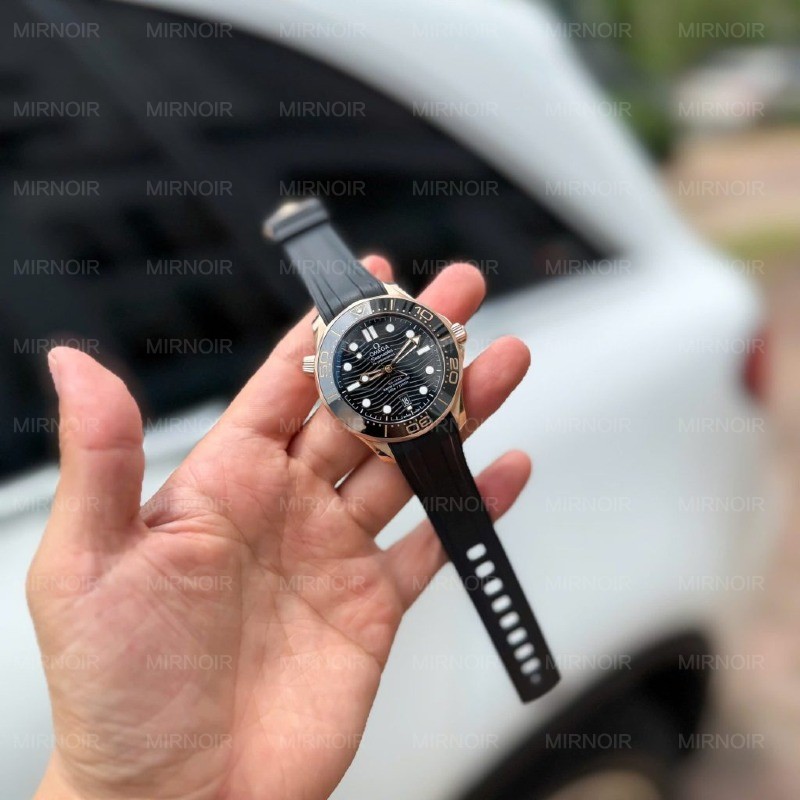 Dong-Ho-Omega-Seamaster-Diver-300M-Sedna-Replica-11-Ma-Vang-Hong-Mat-Den-42mm-1-1024x1024.jpg
