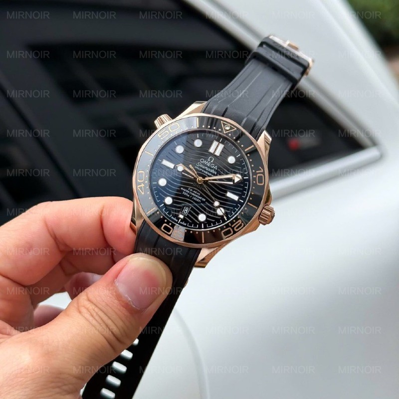 Dong-Ho-Omega-Seamaster-Diver-300M-Sedna-Replica-11-Ma-Vang-Hong-Mat-Den-42mm-3-1024x1024.jpg