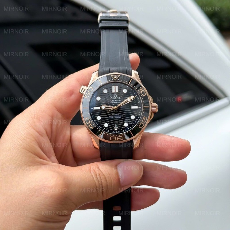 Dong-Ho-Omega-Seamaster-Diver-300M-Sedna-Replica-11-Ma-Vang-Hong-Mat-Den-42mm-8-1024x1024.jpg