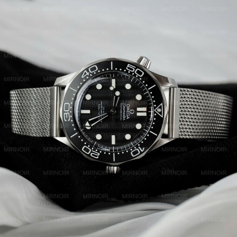 Dong-Ho-Omega-Seamaster-Diver-300M-Co-Axial-Master-Chronometer-Rep-11-Xuong-VS-42mm-7.jpg