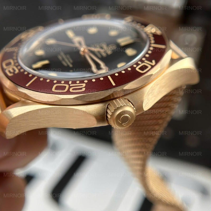 Dong-Ho-Omega-Seamaster-Diver-300M-Bronze-Gold-Replica-11-VFS-42mm-16-1024x1024.jpg