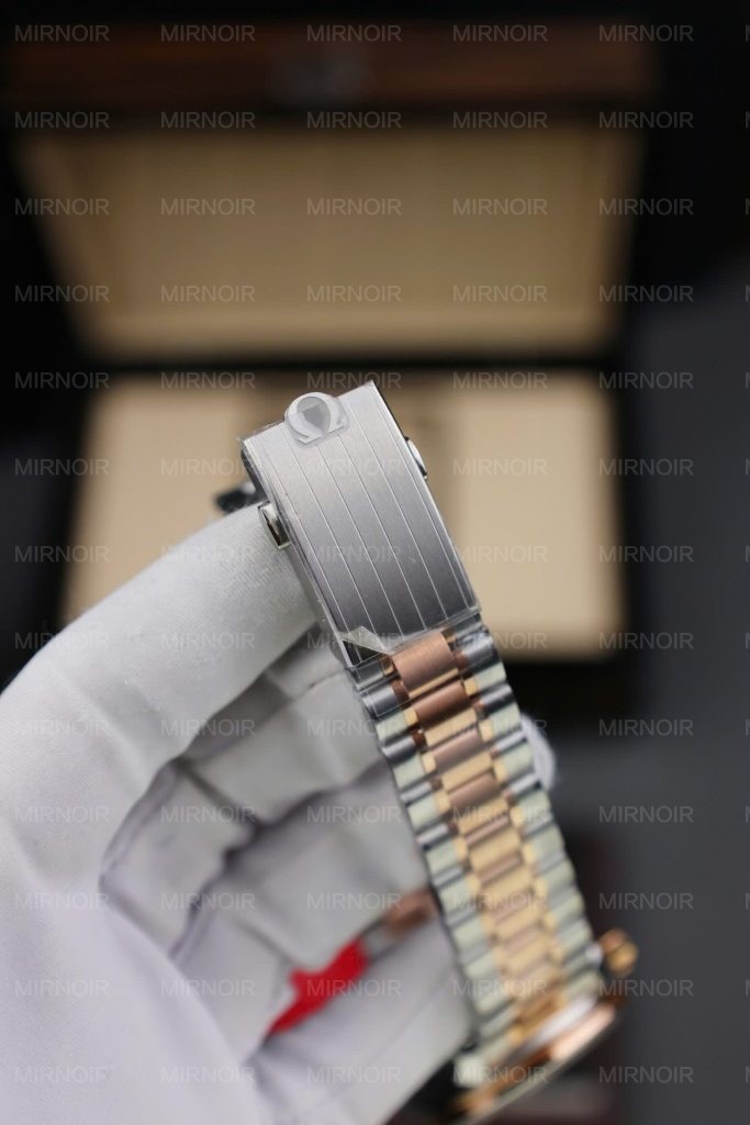 Dong-Ho-Omega-SpeedMaster-Che-Tac-MoonWatch-Demi-Vang-Hong-42mm-6-683x1024.jpg