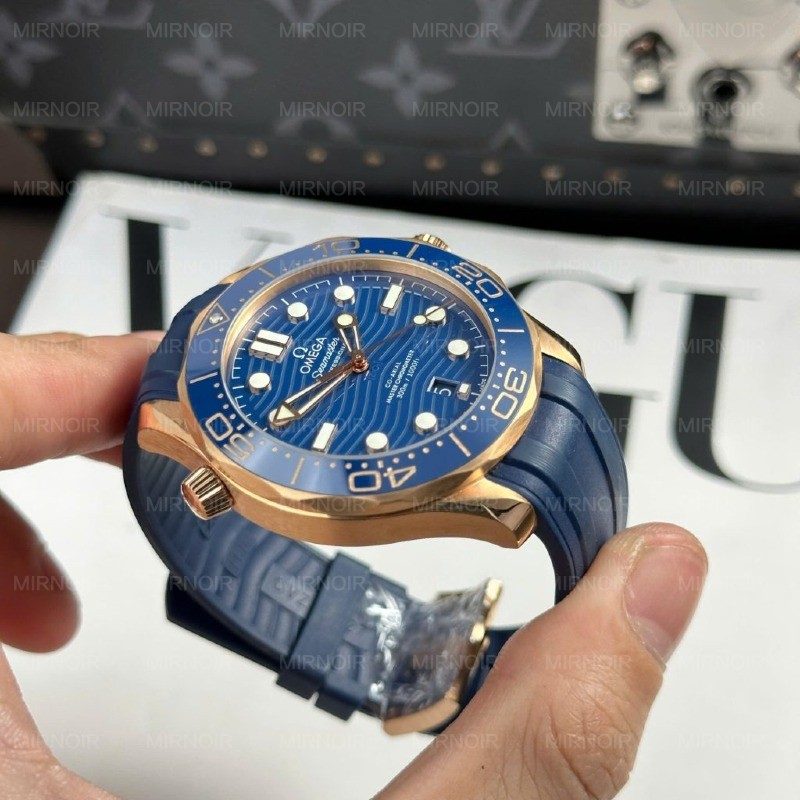 Dong-Ho-Omega-Seamaster-Diver-300M-Replica-Cao-Cap-Mau-Xanh-Duong-Xuong-VS-42mm-1-1024x1024.jpg