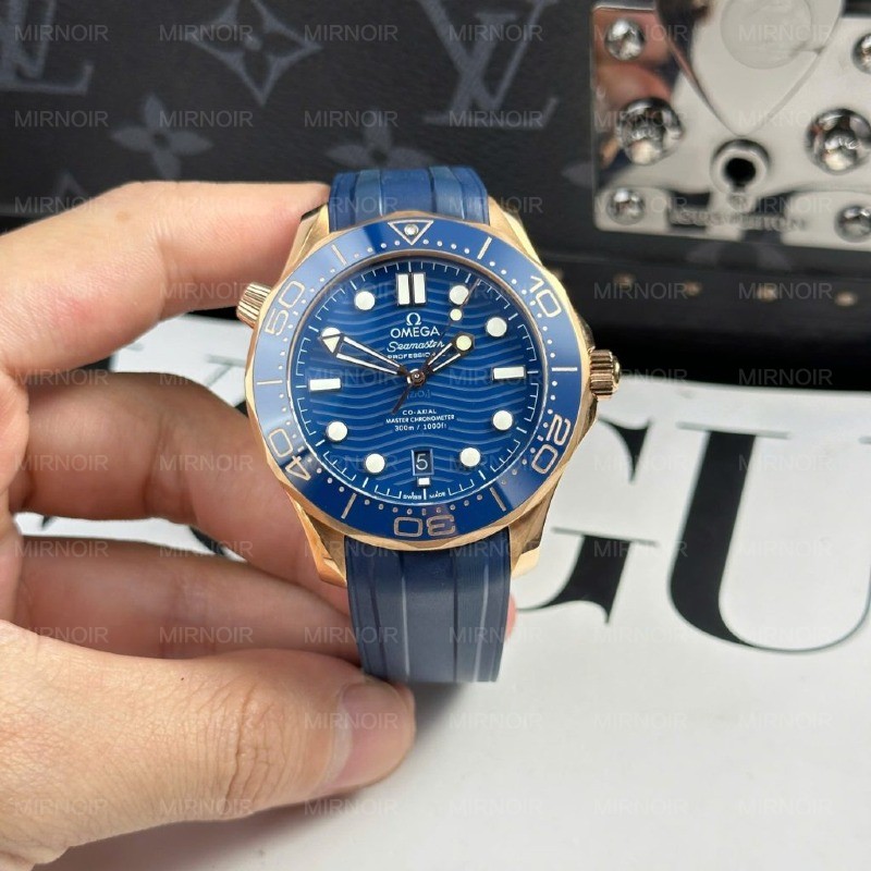 Dong-Ho-Omega-Seamaster-Diver-300M-Replica-Cao-Cap-Mau-Xanh-Duong-Xuong-VS-42mm-6-1024x1024.jpg