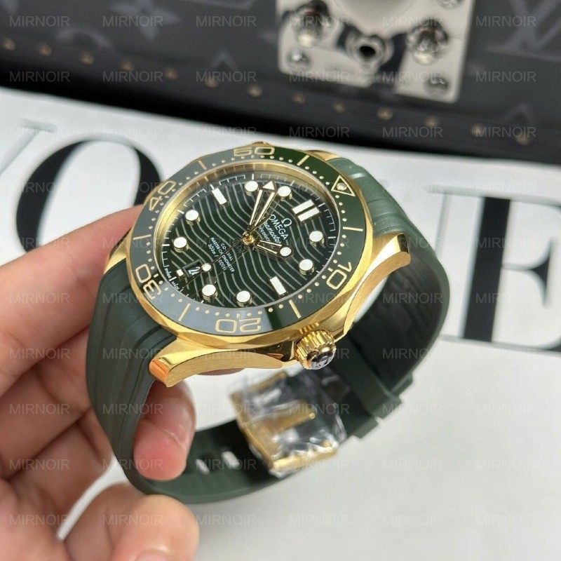 Dong-Ho-Omega-Seamaster-Diver-300M-Replica-Cao-Cap-Mau-Xanh-La-Cay-Xuong-VS-42mm-7-1024x1024.jpg