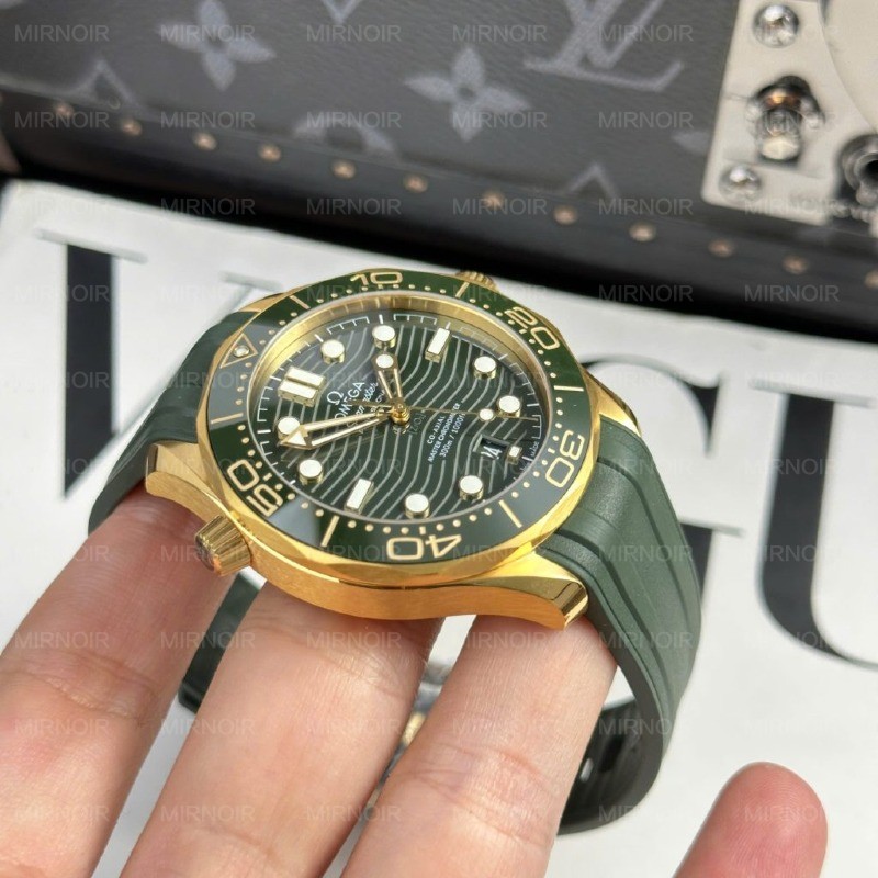 Dong-Ho-Omega-Seamaster-Diver-300M-Replica-Cao-Cap-Mau-Xanh-La-Cay-Xuong-VS-42mm-9-1024x1024.jpg