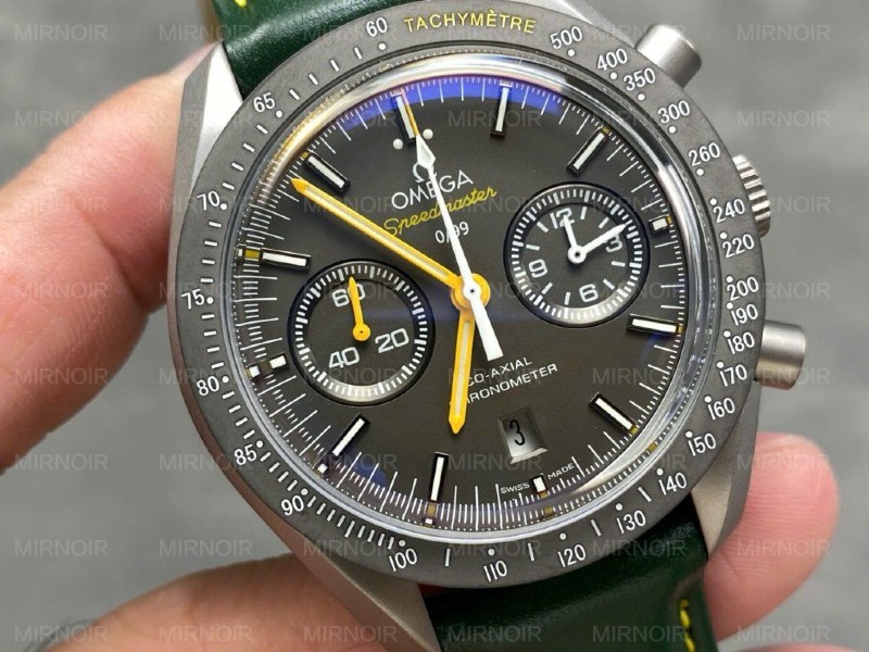 Dong-Ho-Che-Tac-Omega-Speedmaster-Grey-Side-of-the-Moon-Porsche-Club-of-America-Edition-Rep-11-44mm-2-1024x768.jpg