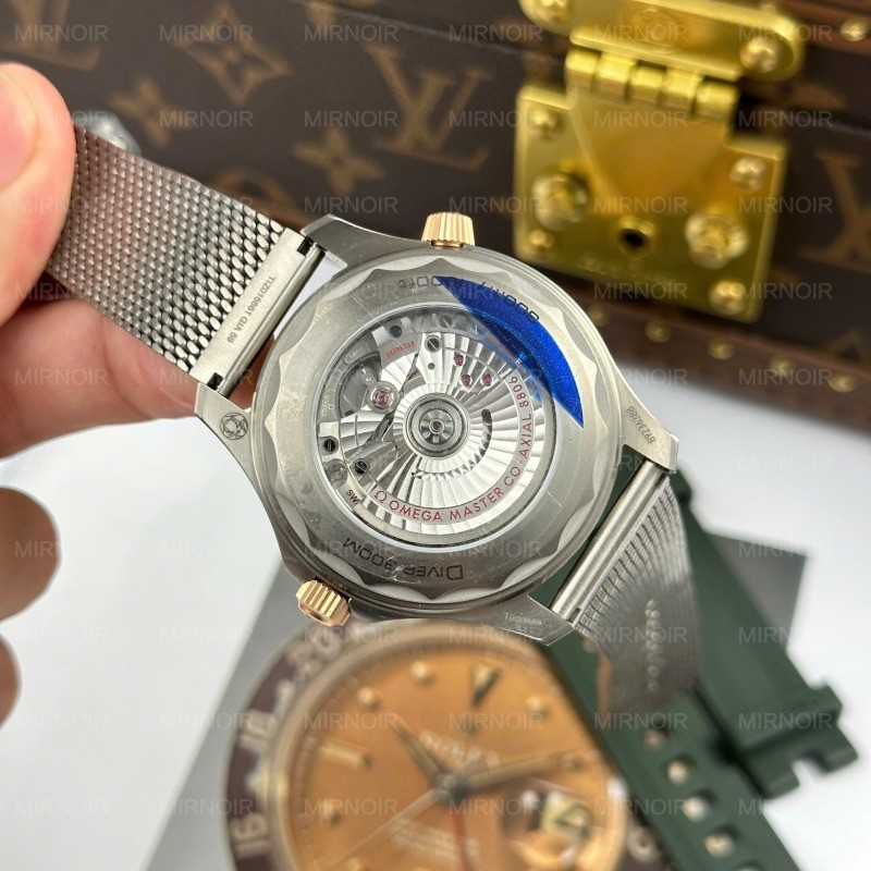 Dong-Ho-Omega-Seamaster-Driver-300-Replica-Mat-Xanh-Green-Full-Set-Nha-May-VS-42mm-10.jpg