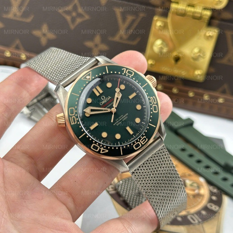 Dong-Ho-Omega-Seamaster-Driver-300-Replica-Mat-Xanh-Green-Full-Set-Nha-May-VS-42mm-21.jpg