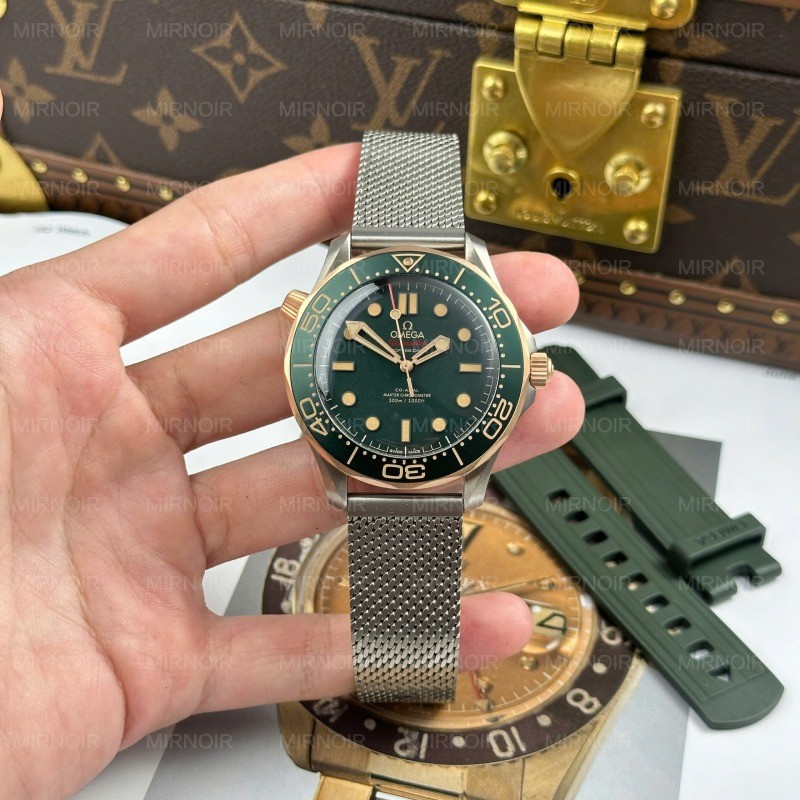 Dong-Ho-Omega-Seamaster-Driver-300-Replica-Mat-Xanh-Green-Full-Set-Nha-May-VS-42mm-22.jpg