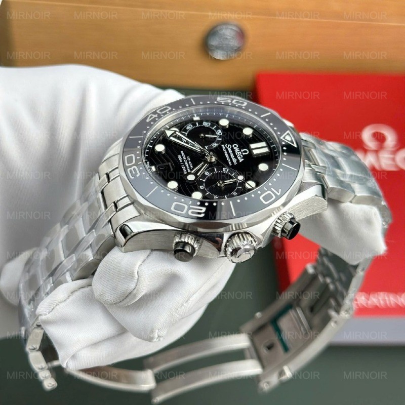 Dong-Ho-Omega-Replica-11-Seamaster-Diver-300M-Chronograph-Mat-Den-Nha-May-N1-44mm-5.jpg