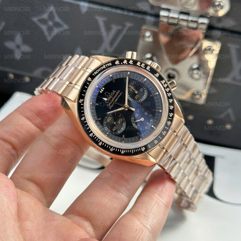 Dong-Ho-Omega-SpeedMaster-MoonWatch-Ma-Vang-Hong-Nha-May-OM-42mm-3-1024x1024.jpg