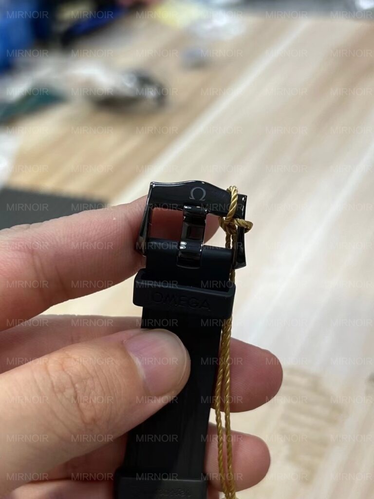 Dong-Ho-Omega-Seamaster-Vo-Gom-Den-Day-Cao-Su-VS-Factory-42mm-1.jpg