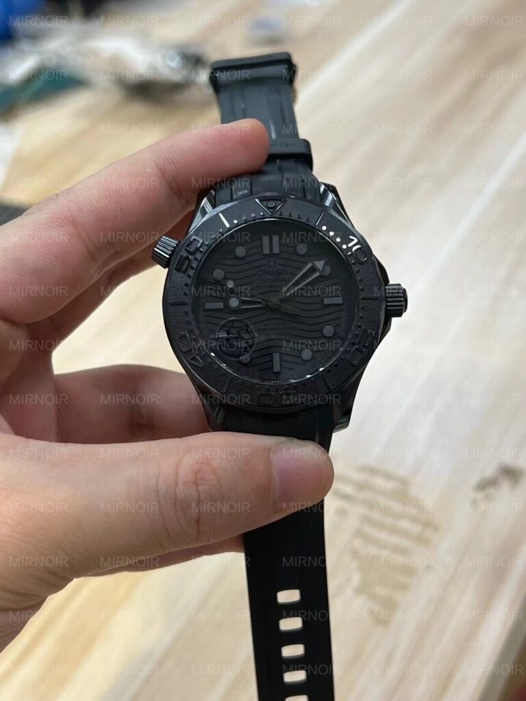 Dong-Ho-Omega-Seamaster-Vo-Gom-Den-Day-Cao-Su-VS-Factory-42mm-2.jpg
