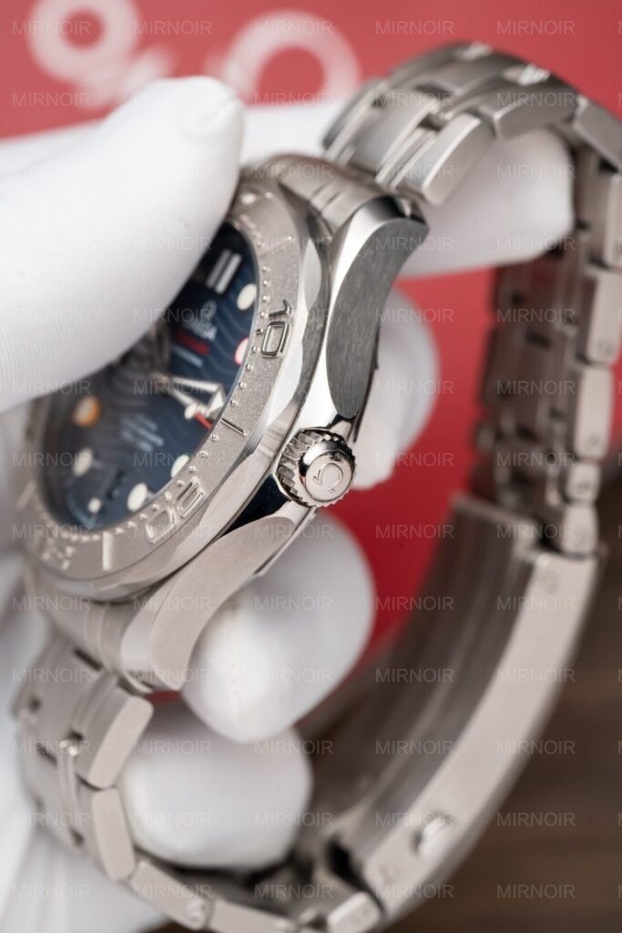 Dong-Ho-Omega-Seamaster-007-Replica-11-Nha-May-VS-Mat-Blue-41mm-6-683x1024.jpg