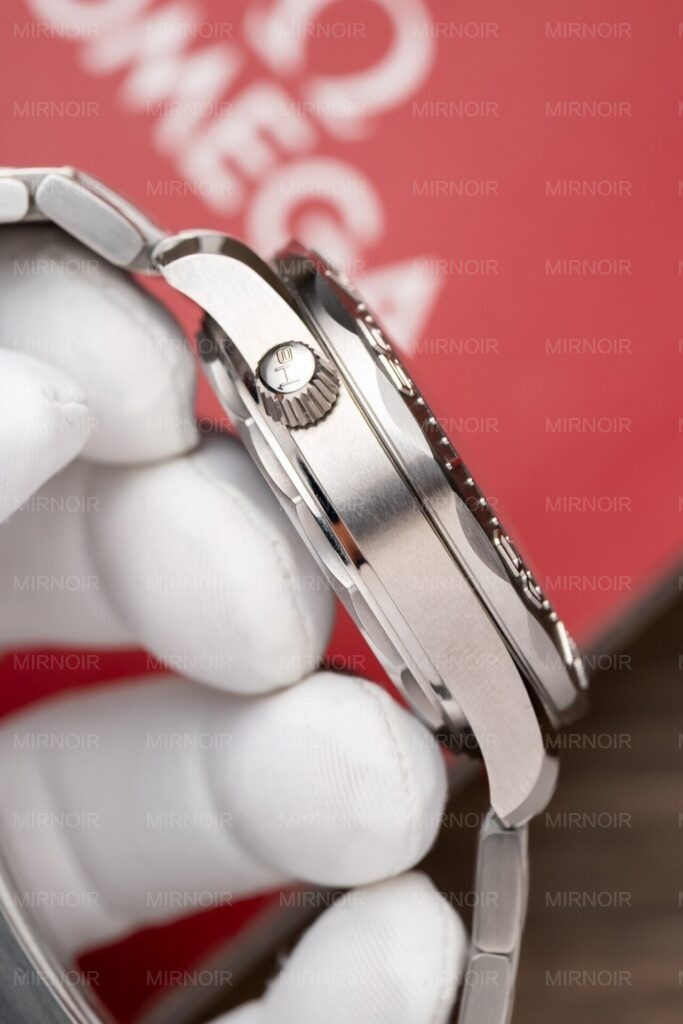 Dong-Ho-Omega-Seamaster-007-Replica-11-Nha-May-VS-Mat-Blue-41mm-7-683x1024.jpg
