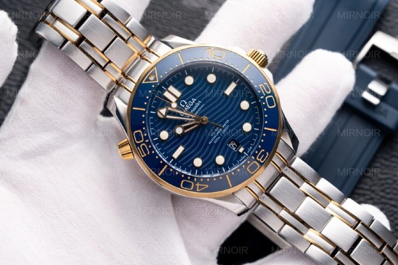 Dong-Ho-Omega-Seamaster-DemiGold-Replcia-11-Mat-Xanh-42mm-1-1024x683.jpg