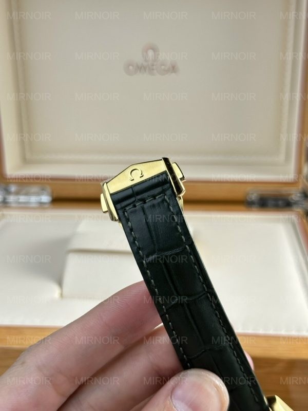 Dong-Ho-Omega-Speedmaster-Moonwatch-Replica-11-Mat-Xanh-La-RM-Factory-44mm-2.jpg