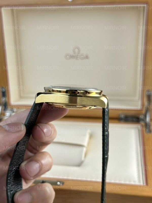 Dong-Ho-Omega-Speedmaster-Moonwatch-Replica-11-Mat-Xanh-La-RM-Factory-44mm-6.jpg