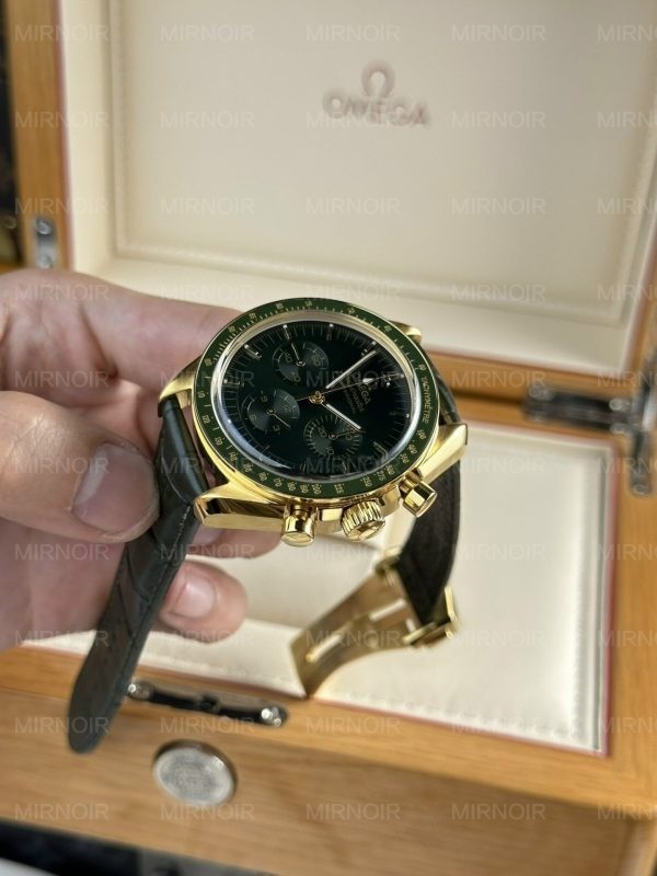 Dong-Ho-Omega-Speedmaster-Moonwatch-Replica-11-Mat-Xanh-La-RM-Factory-44mm-7.jpg