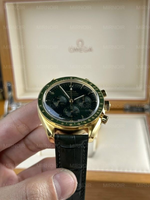 Dong-Ho-Omega-Speedmaster-Moonwatch-Replica-11-Mat-Xanh-La-RM-Factory-44mm-8.jpg