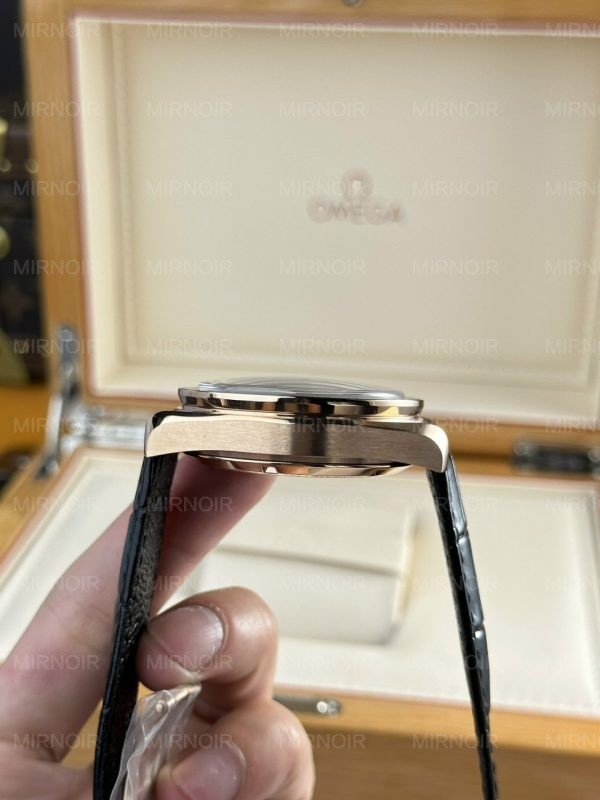 Dong-Ho-Omega-SpeedMaster-MoonWatch-Che-Tac-Mat-Den-Nha-May-RM-44mm-5.jpg