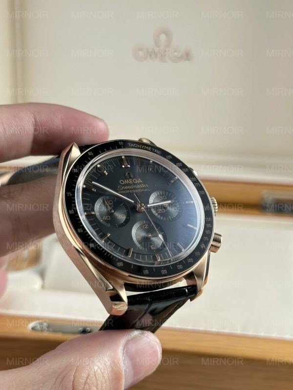 Dong-Ho-Omega-SpeedMaster-MoonWatch-Che-Tac-Mat-Den-Nha-May-RM-44mm-8.jpg