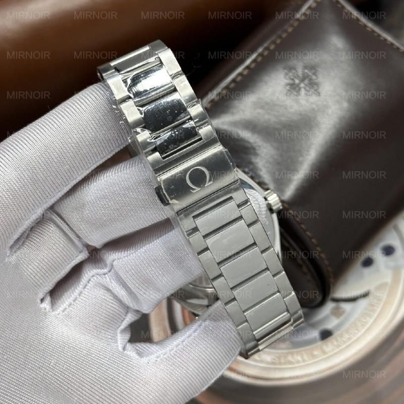 Dong-Ho-Omega-Seamaster-Replica-11-Mat-Xanh-Soc-VSF-2-1024x1024.jpg