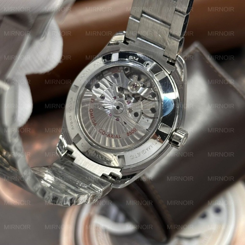 Dong-Ho-Omega-Seamaster-Replica-11-Mat-Xanh-Soc-VSF-4-1024x1024.jpg