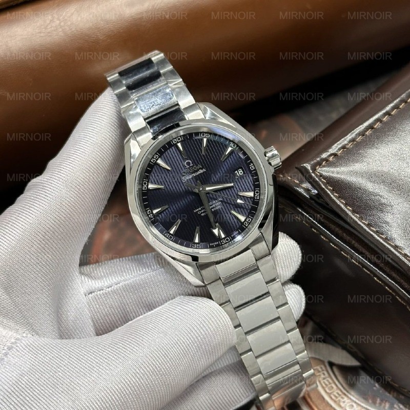 Dong-Ho-Omega-Seamaster-Replica-11-Mat-Xanh-Soc-VSF-7-1024x1024.jpg