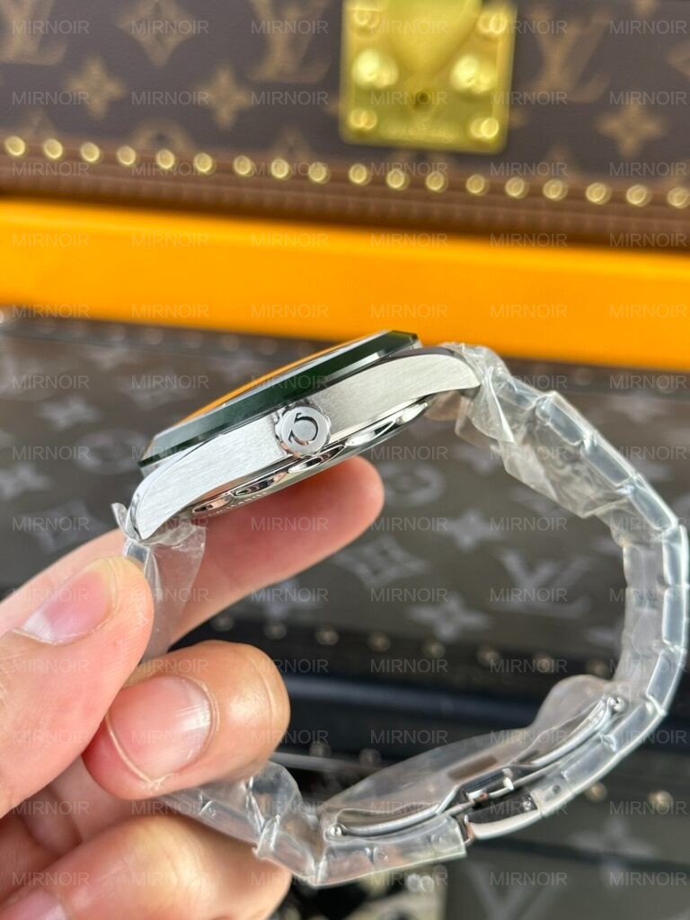 Dong-Ho-Omega-Seamaster-Aqua-Terra-Rep-11-Mau-Xanh-La-Cay-43mm-3-768x1024.jpg