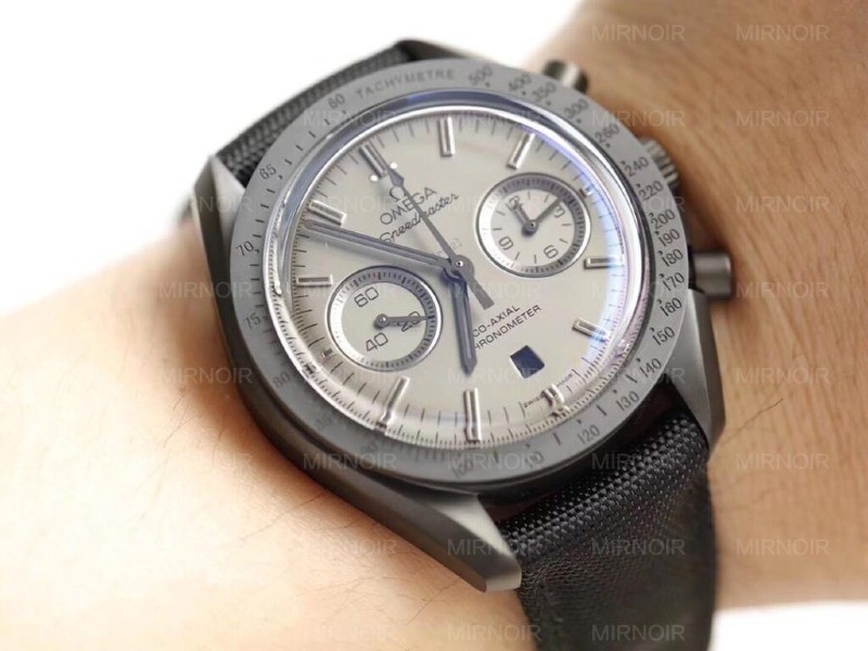 Dong-Ho-Omega-Speedmaster-Replica-11-Mau-Den-Vo-Gom-OM-44mm-2.jpg