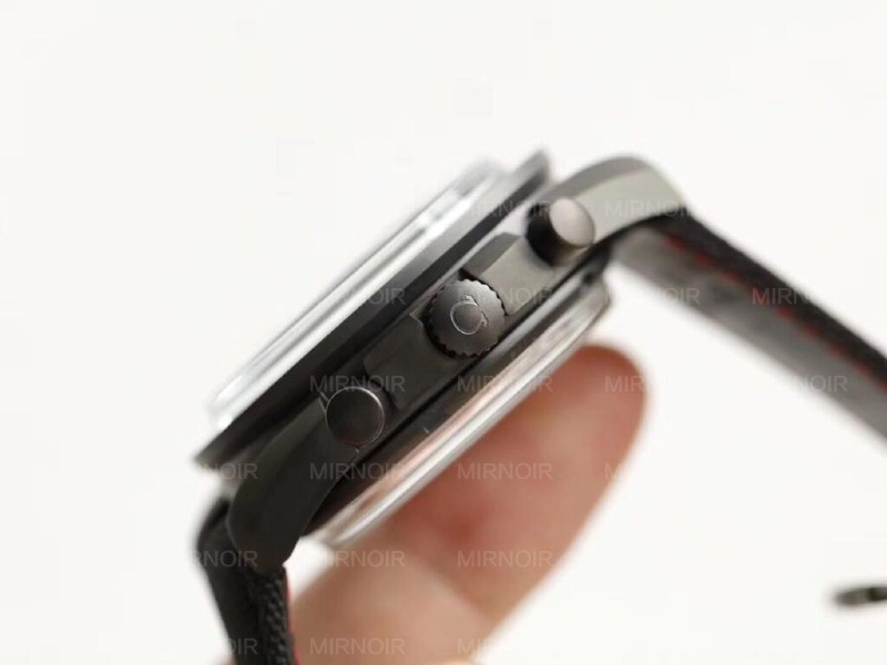 Dong-Ho-Omega-Speedmaster-Replica-11-Mau-Den-Vo-Gom-OM-44mm-4.jpg