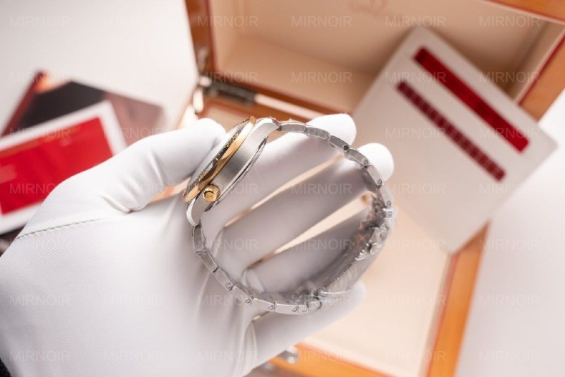 Dong-Ho-Omega-Seamaster-Replica-11-VS-Factory-Demi-Gold-4-1024x683.jpg