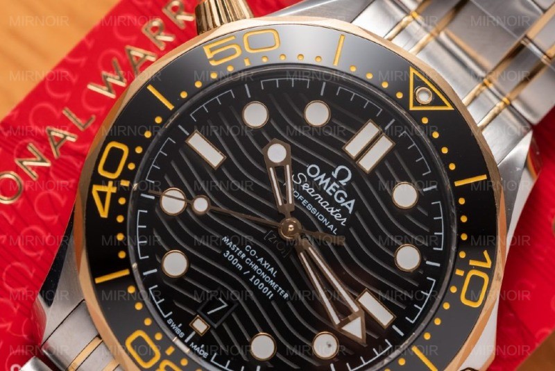 Dong-Ho-Omega-Seamaster-Replica-11-VS-Factory-Demi-Gold-10-1024x683.jpg