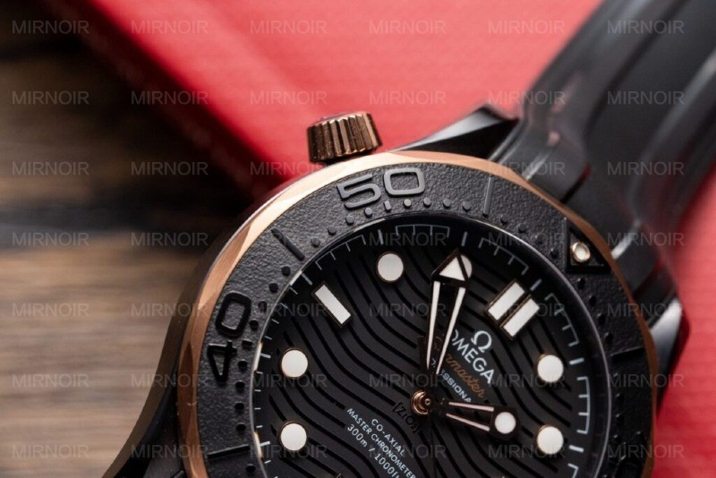 Dong-Ho-Omega-Seamaster-Vo-Gom-Mau-Demi-Day-Cao-Su-VS-Factory-42mm-1.jpg
