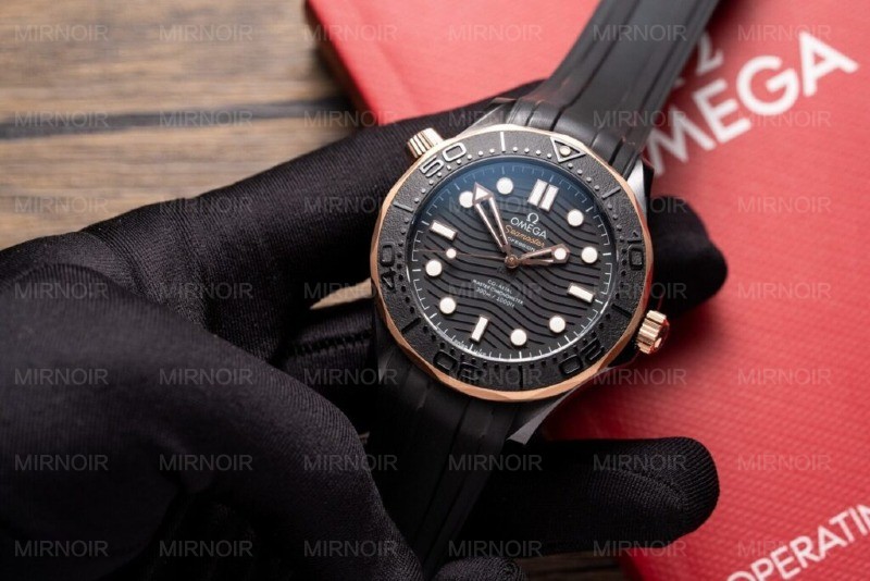 Dong-Ho-Omega-Seamaster-Vo-Gom-Mau-Demi-Day-Cao-Su-VS-Factory-42mm-7.jpg