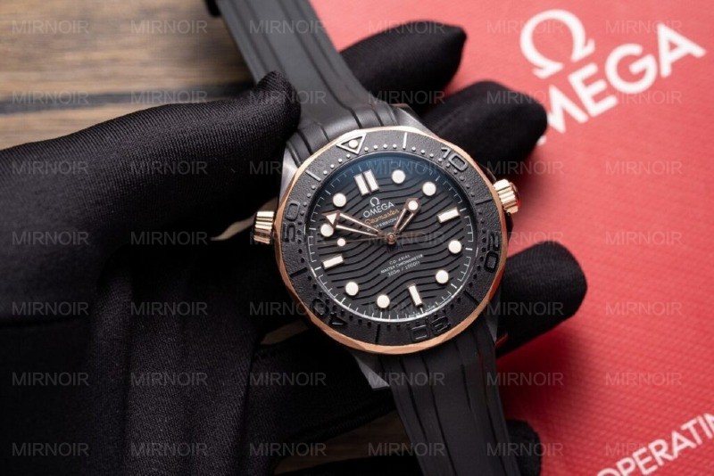 Dong-Ho-Omega-Seamaster-Vo-Gom-Mau-Demi-Day-Cao-Su-VS-Factory-42mm-8.jpg