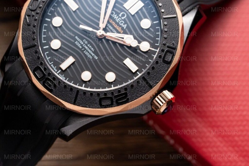 Dong-Ho-Omega-Seamaster-Vo-Gom-Mau-Demi-Day-Cao-Su-VS-Factory-42mm-9.jpg