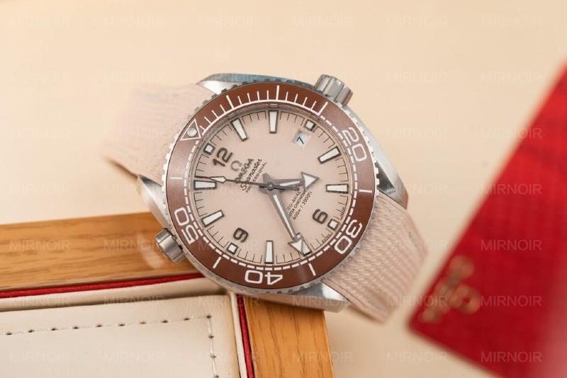 Dong-Ho-Omega-Planet-Ocean-600M-Replica-Cao-Cap-Nha-May-VS-4.jpg
