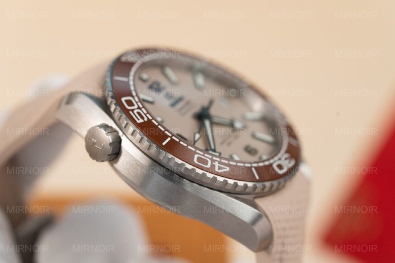 Dong-Ho-Omega-Planet-Ocean-600M-Replica-Cao-Cap-Nha-May-VS-7.jpg