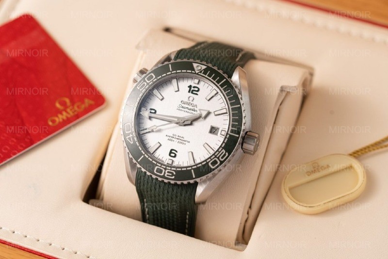 Dong-Ho-Omega-Planet-Ocean-600M-Mat-Xam-Rep-11-Nha-May-VS-1.jpg