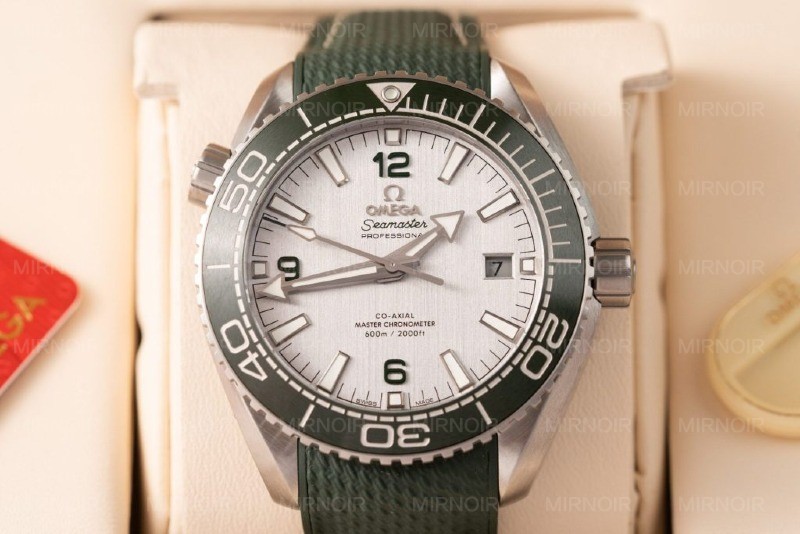Dong-Ho-Omega-Planet-Ocean-600M-Mat-Xam-Rep-11-Nha-May-VS-2.jpg