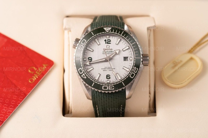 Dong-Ho-Omega-Planet-Ocean-600M-Mat-Xam-Rep-11-Nha-May-VS-3.jpg