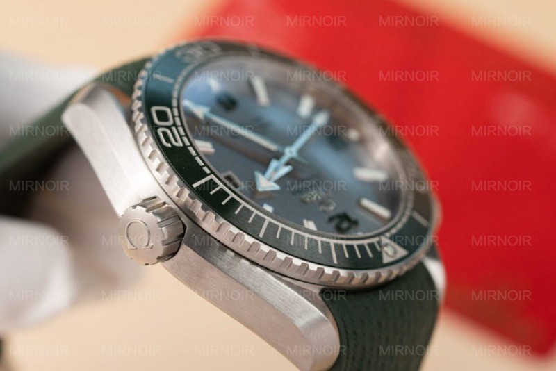 Dong-Ho-Omega-Planet-Ocean-600M-Mat-Xam-Rep-11-Nha-May-VS-8.jpg
