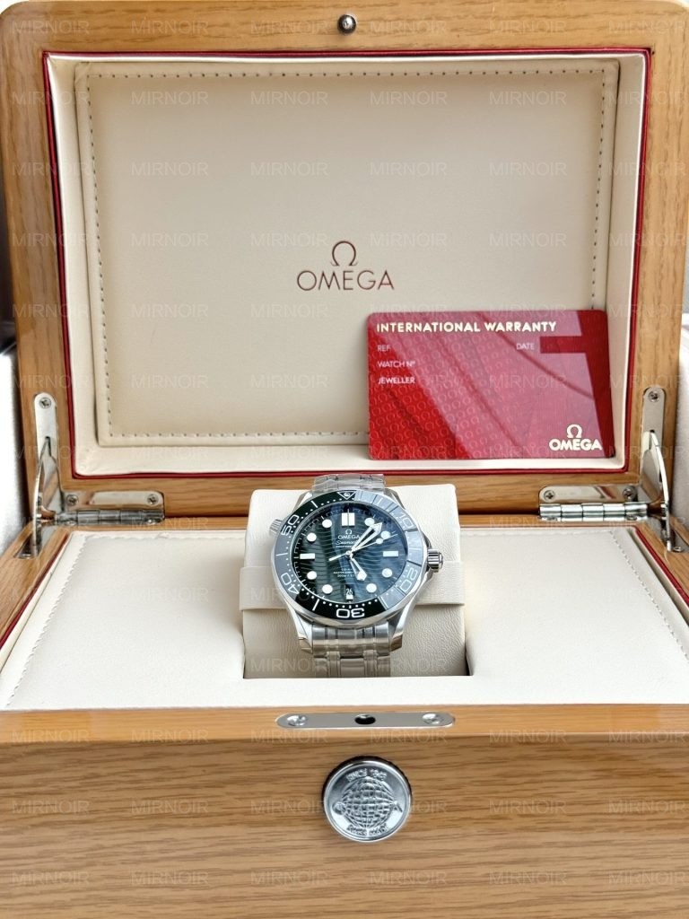 Dong-Ho-Omega-Che-Tac-Seamaster-Diver-300M-Mau-Xanh-La-Cay-VS-Factory-42mm-1-768x1024.jpg