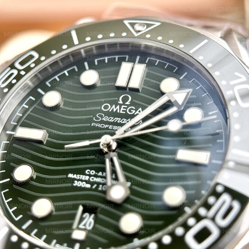 Dong-Ho-Omega-Che-Tac-Seamaster-Diver-300M-Mau-Xanh-La-Cay-VS-Factory-42mm-2-1024x1024.jpg
