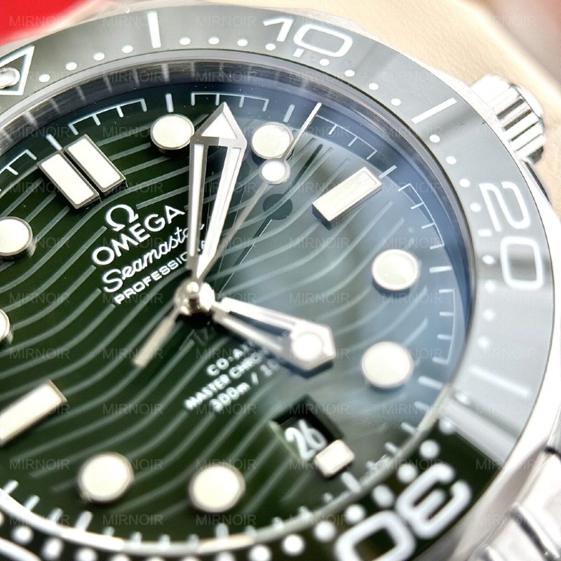 Dong-Ho-Omega-Che-Tac-Seamaster-Diver-300M-Mau-Xanh-La-Cay-VS-Factory-42mm-3-1024x1024.jpg